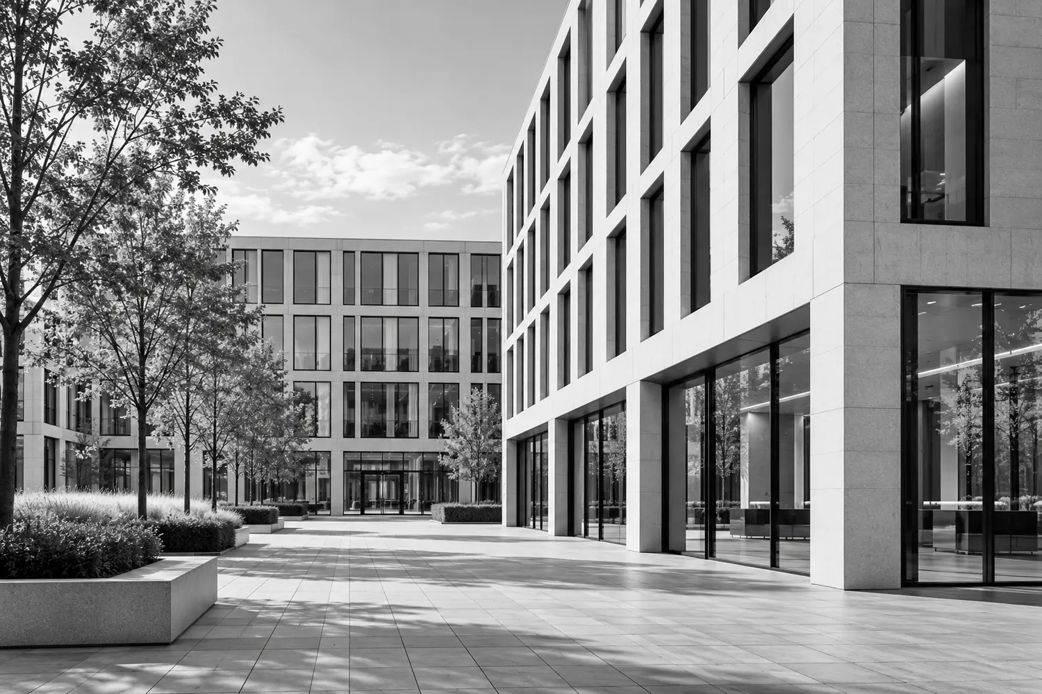 KI-generiertes Architekturmotiv eines modernen Bürohofs